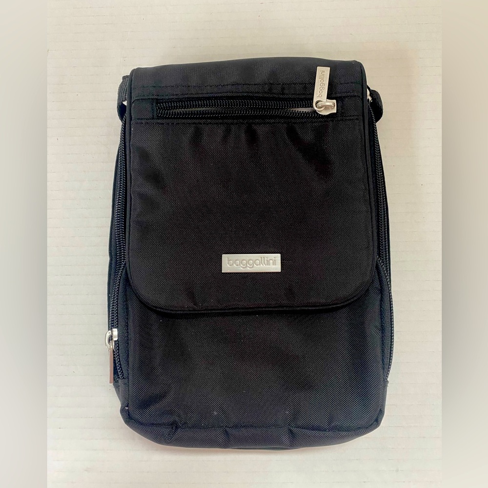 Baggallini small cross body